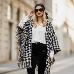 Weave Of The Irish hand Crafted Poncho Chic Black and White Houndstooth Poncho